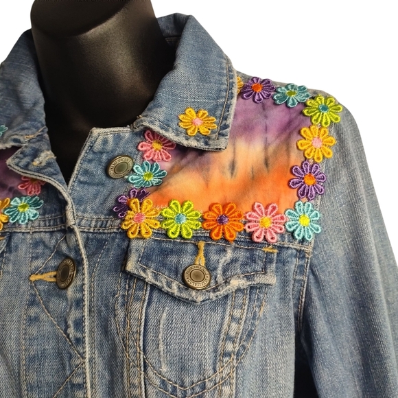 American Eagle Jean Jacket Women's Blue Embroidered Button Up Size Medium - Picture 3 of 10